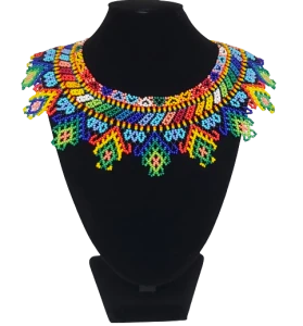 Collar étnico "Cuello Colorido" de Colombia