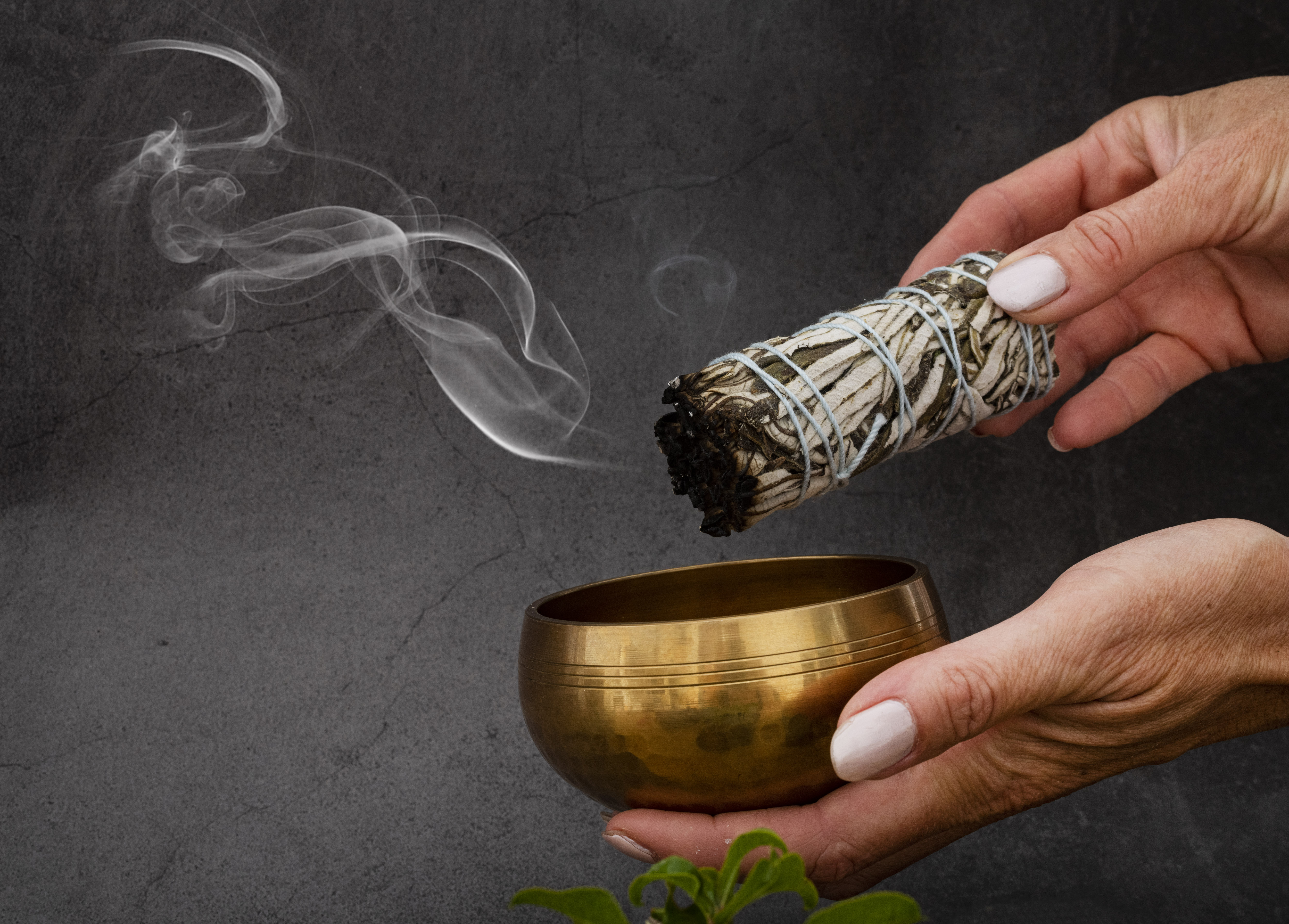 Nutzen Sie die transformative Kraft schamanischer Räucherungen für persönliches Wohlbefinden und heilige Räume
